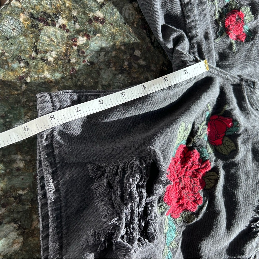 PacSun Men’s Roses Floral Distressed Black denim Shorts. Grunge. Streetwear. 31 - Picture 11 of 14